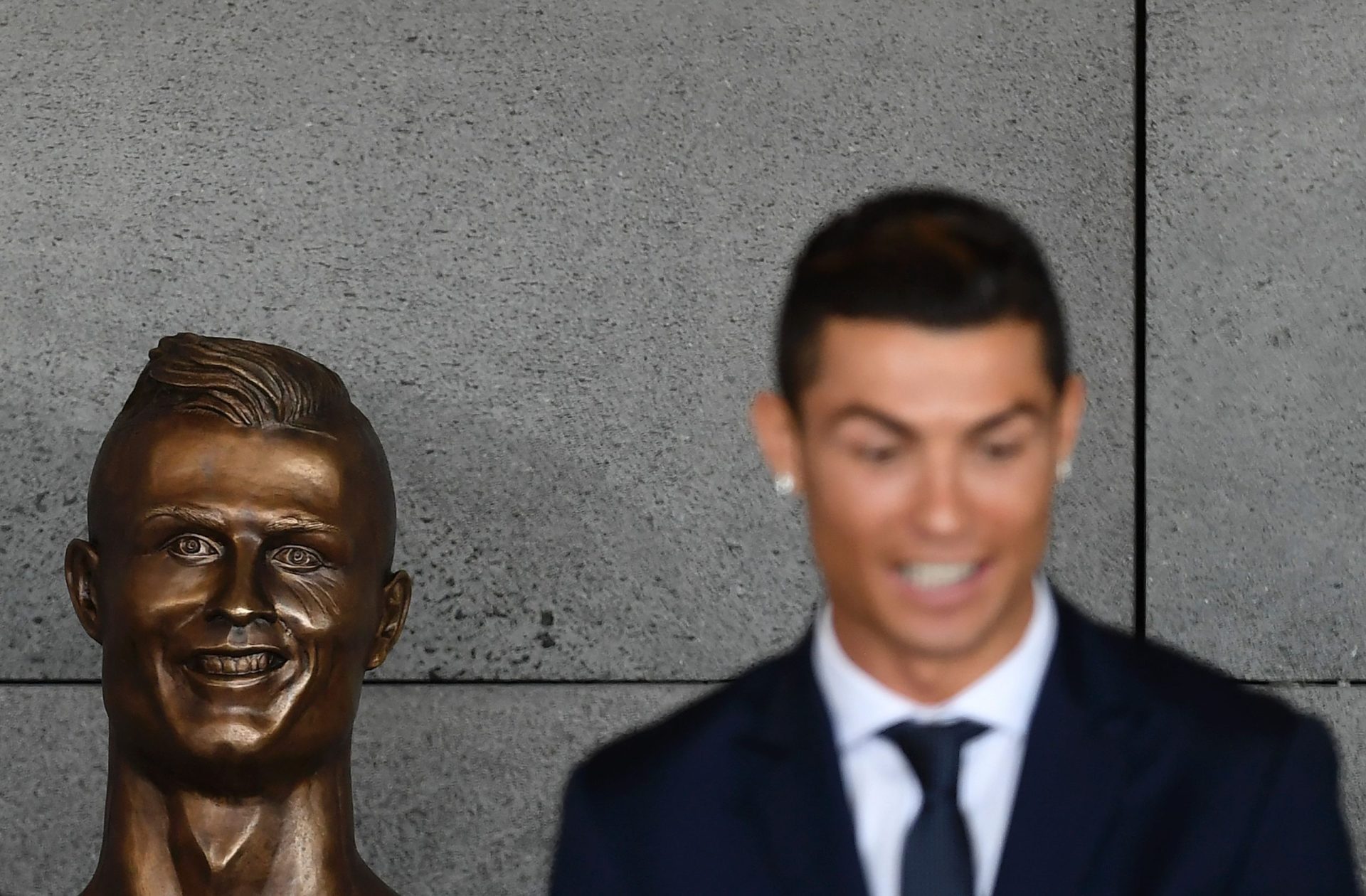 Autor do busto de Ronaldo explicou a obra