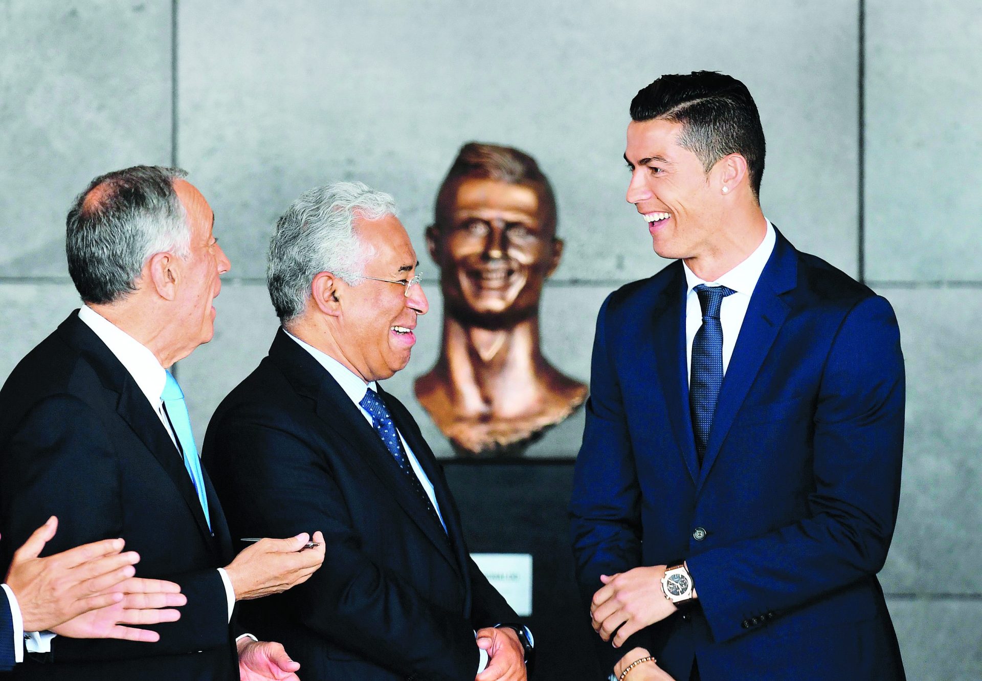 Já se pode voar para Cristano Ronaldo. Busto já deu a volta ao mundo