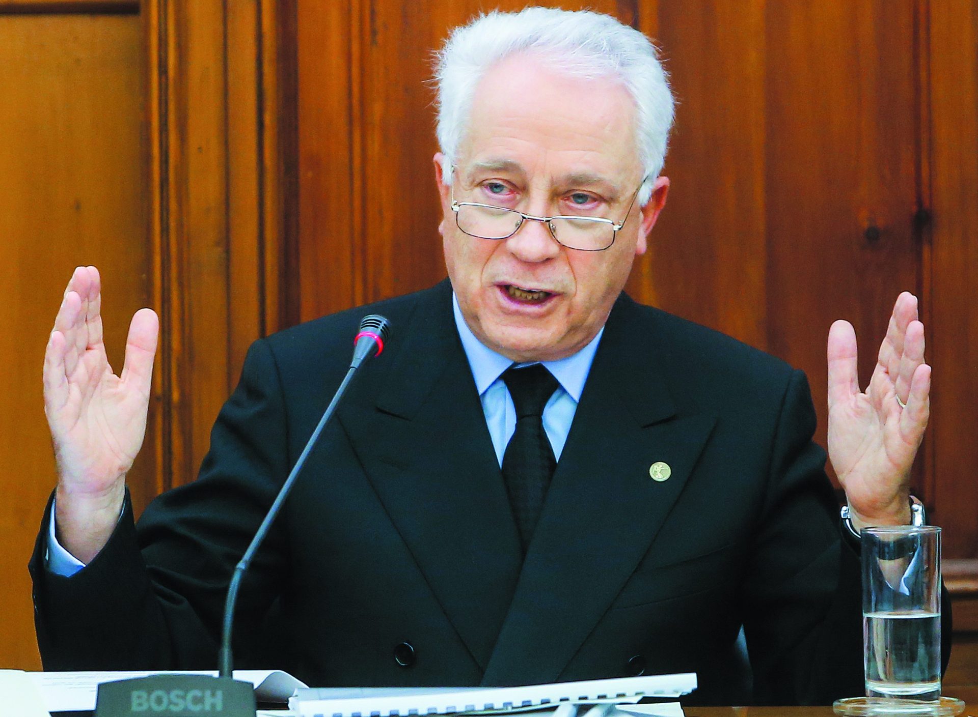 Lone Star fica com Novo Banco por mil milhões