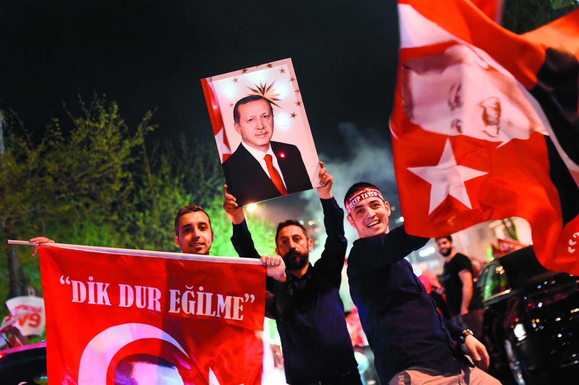 Turquia. Erdogan cantou vitória no referendo que lhe dará poder absoluto
