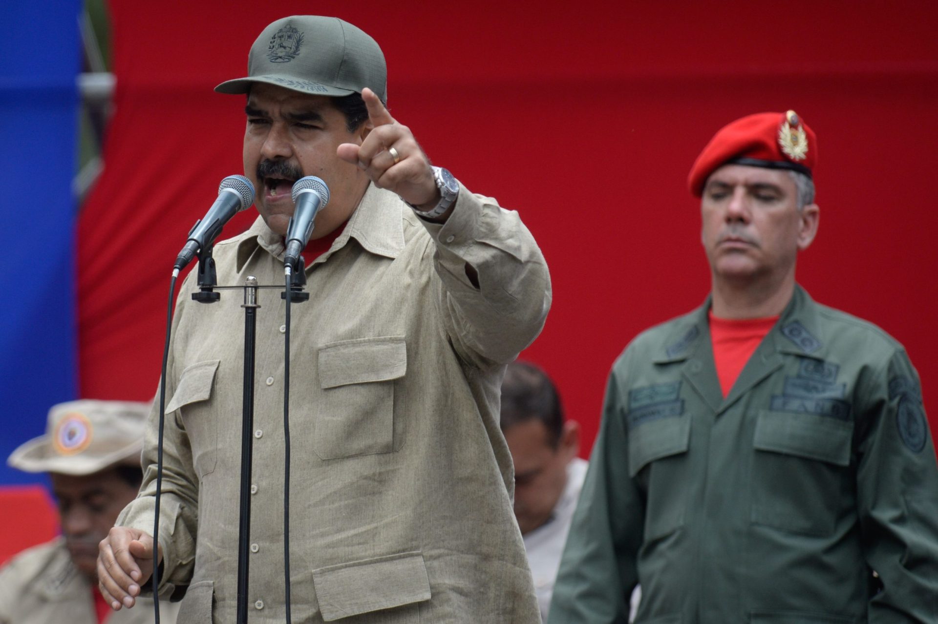 Venezuela. Maduro convoca exército para marchar nas ruas de Caracas