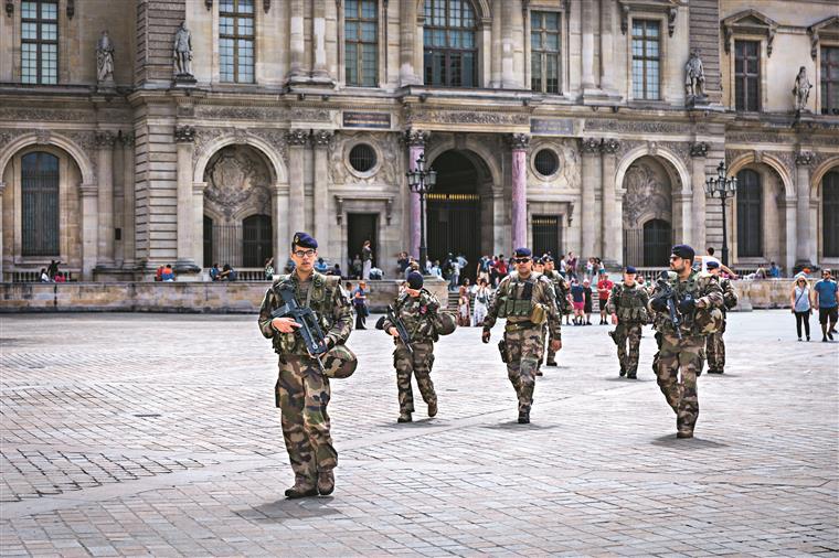 França: Detidos dois suspeitos de prepararem atentado iminente