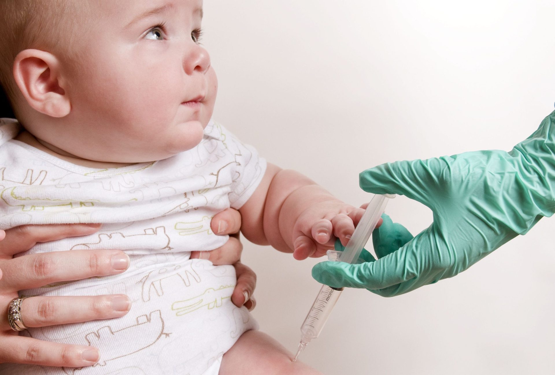 Sarampo: 10 mil a 15 mil crianças sem vacina