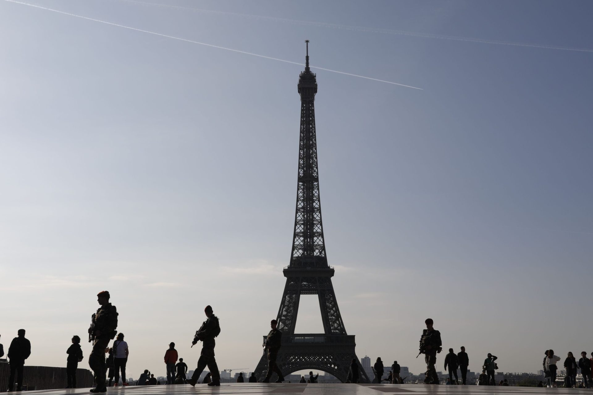 França. Segurança apertada em dia de eleições