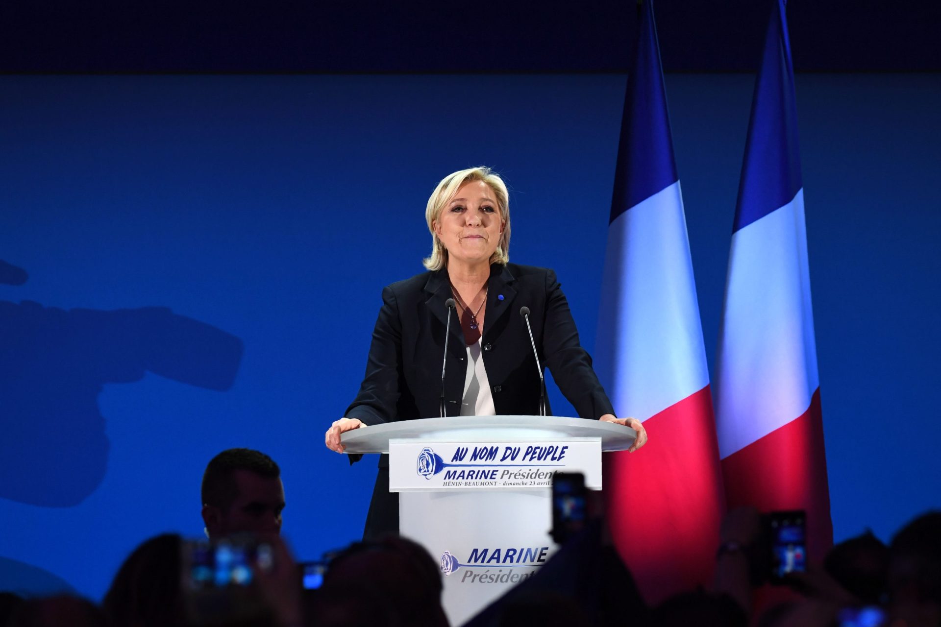 Marine Le Pen afirma que a sobrevivência da França está em perigo