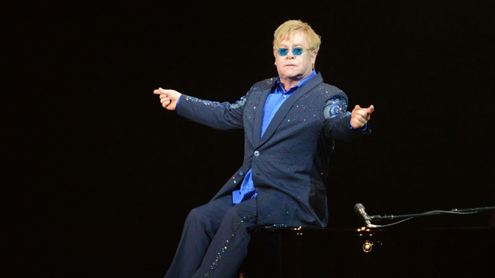 Elton John recupera de “infeção rara e potencialmente letal”