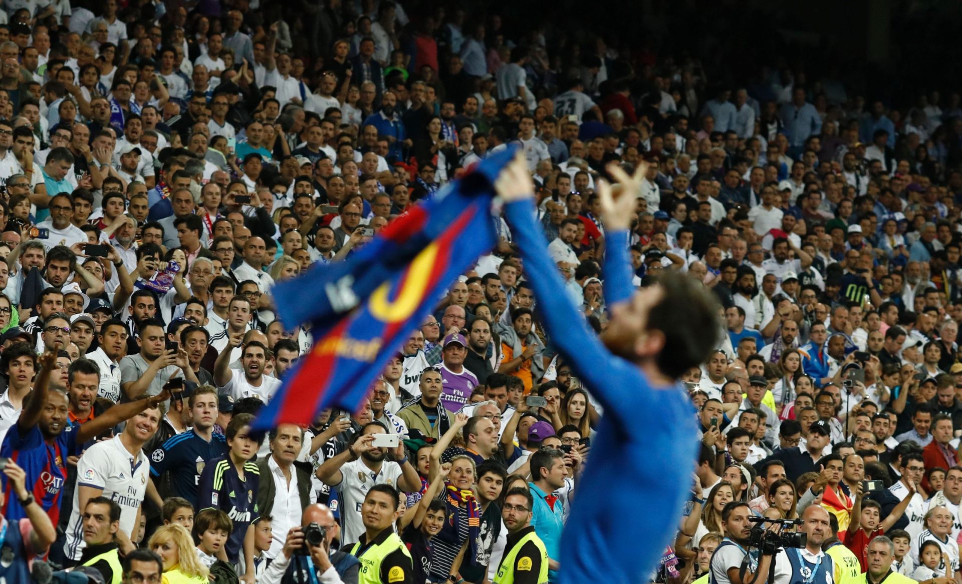 Real Madrid retira lugares cativos aos 357 sócios que venderam bilhetes a adeptos&#8230; do Barcelona