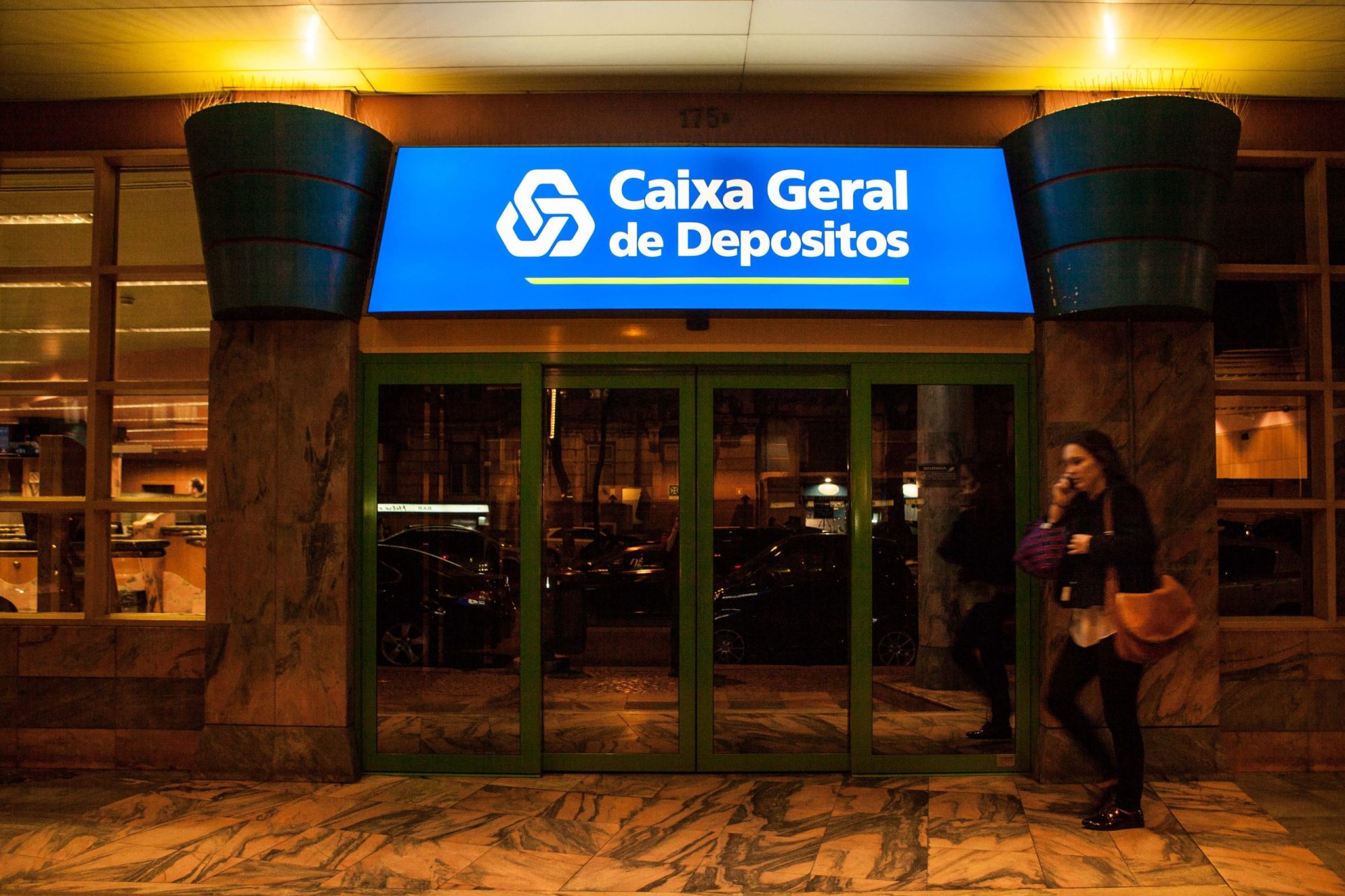 Autarcas de Almeida barricam-se em balcão da Caixa Geral de Depósitos