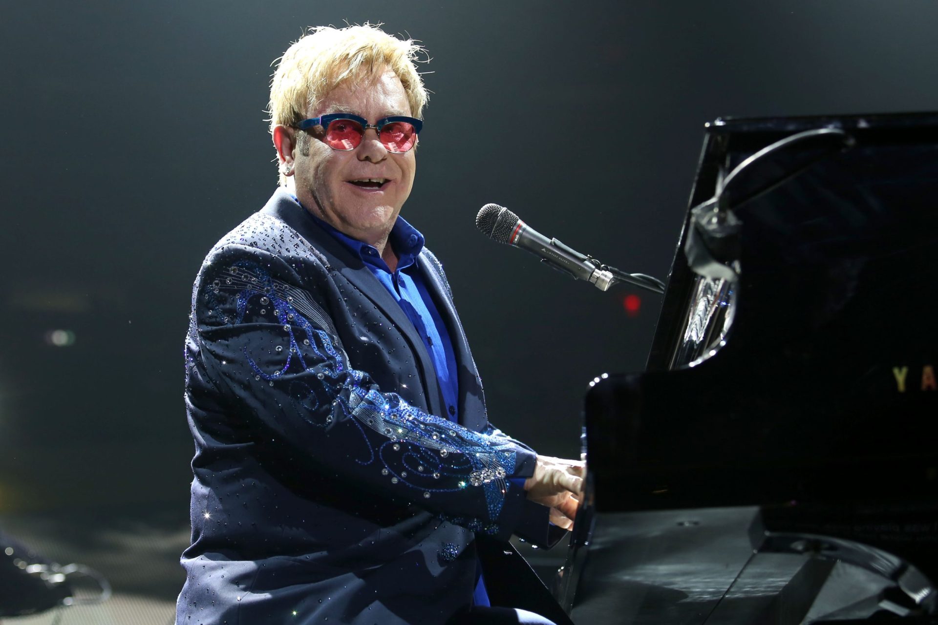 Adolescente confessa ter planeado atentado em concerto de Elton John