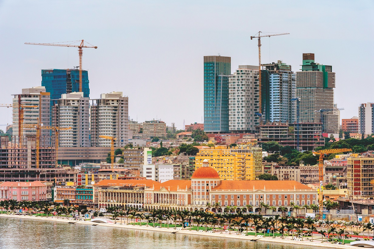 Angola. Governo trama empresas