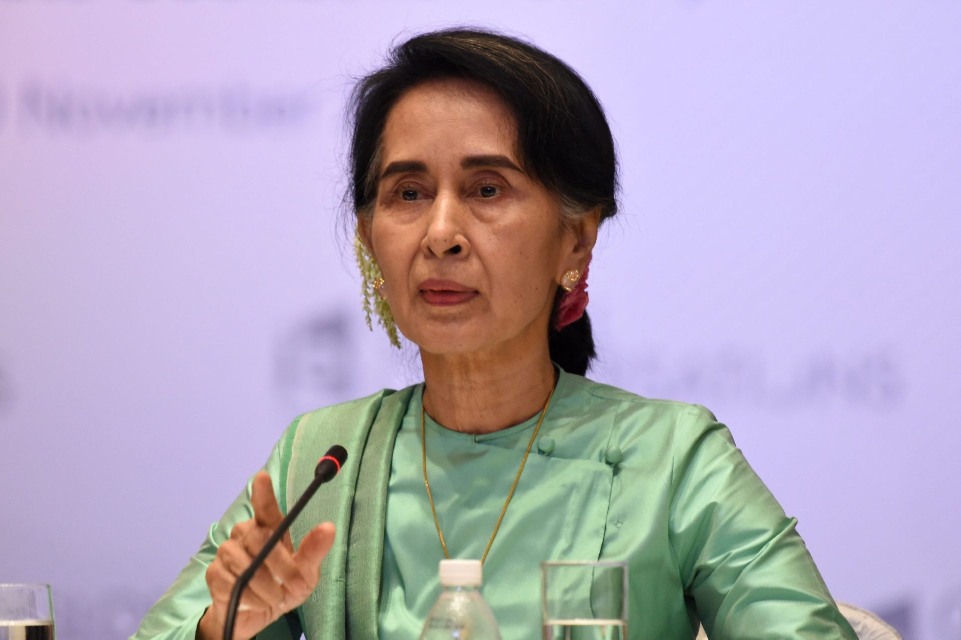 Birmânia. Sann Suu Kyi nega acusações de limpeza étnica