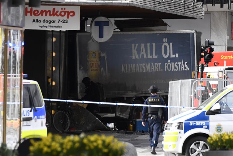 Camião usado no ataque de Estocolmo foi roubado esta manhã
