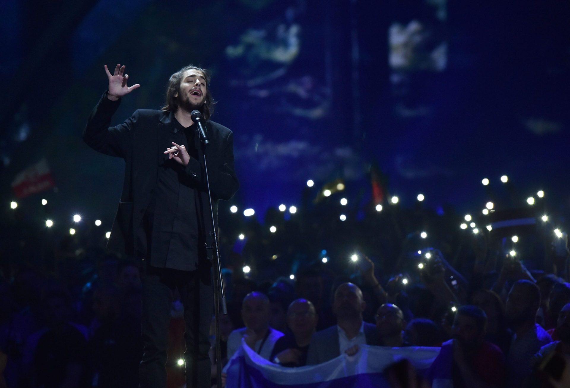 Veja a atuação de Salvador Sobral na final da Eurovisão