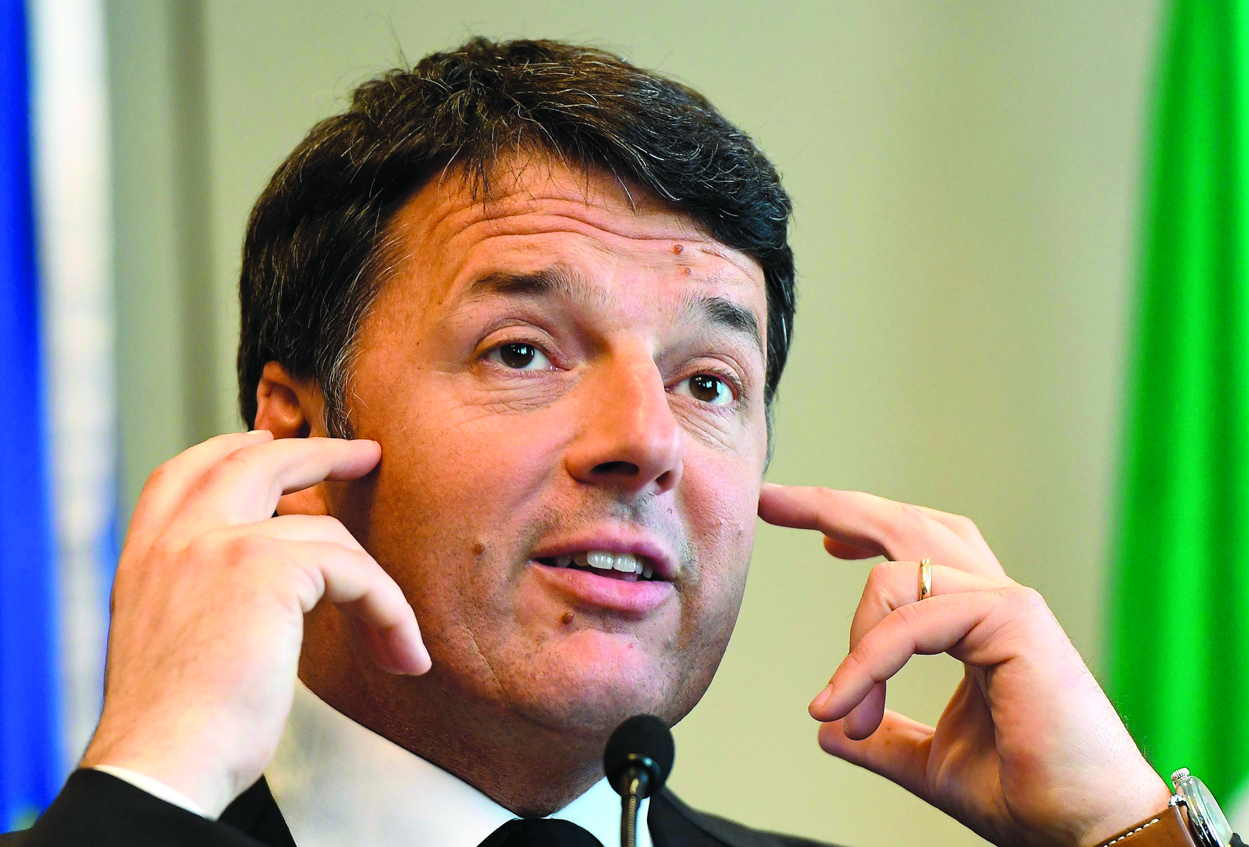 Itália. Renzi renasce ao vencer primárias do PD