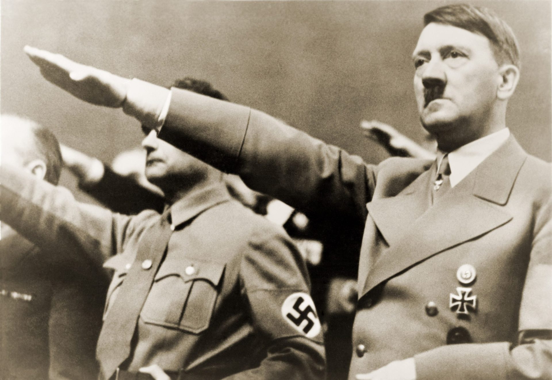 Homem diz que é o ‘novo Hitler’
