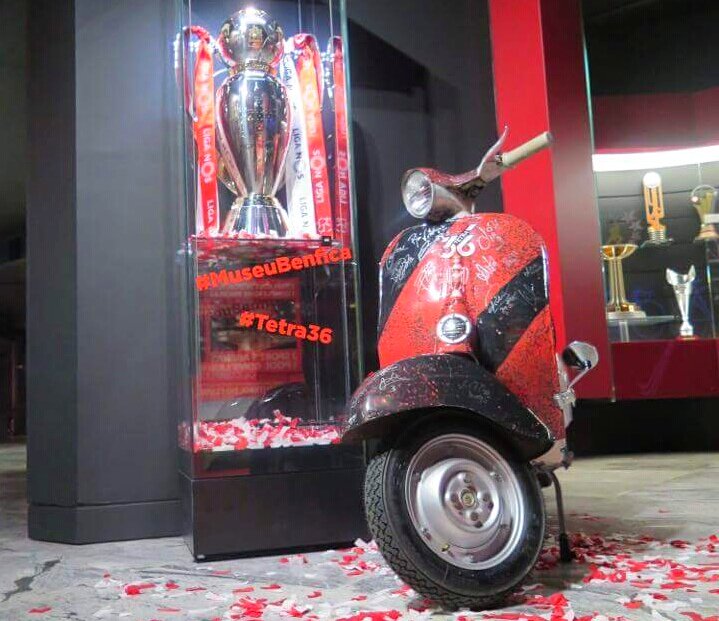 Benfica. Taça do tetra já está no museu… ao lado da vespa de Eliseu