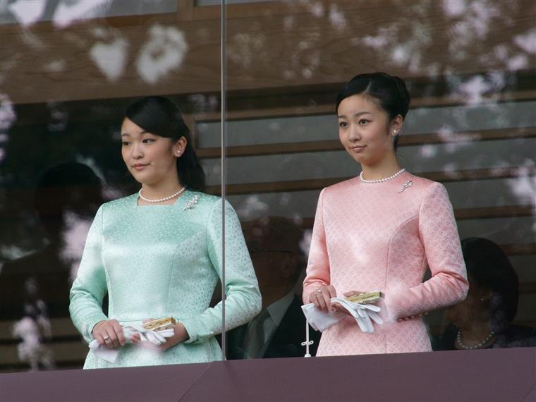 Princesa do Japão abdica do seu estatuto real para se casar com &#8216;plebeu&#8217;