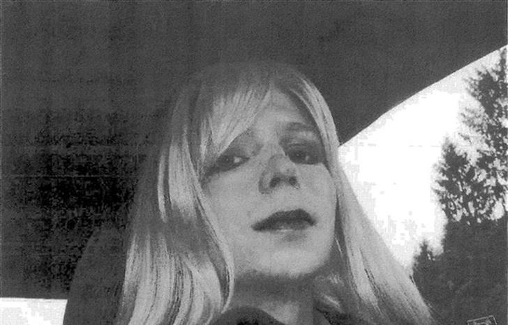 Chelsea Manning mostra novo visual