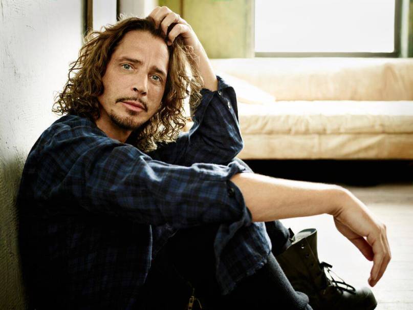 Mulher de Chris Cornell questiona suicídio
