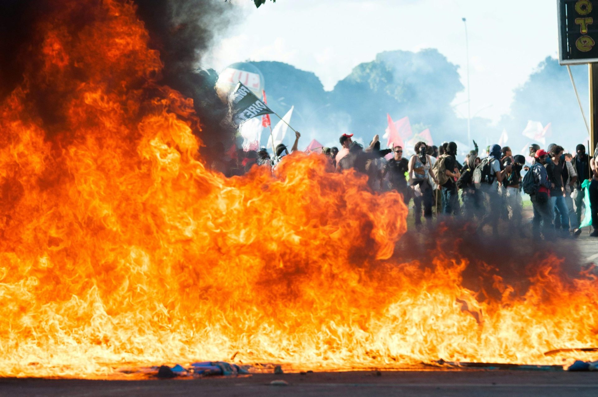 Brasília. Protestos terminam com exército nas ruas, 49 feridos e oito detidos