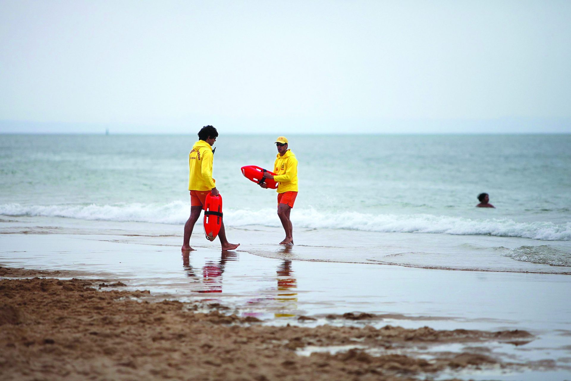 Nadadores-salvadores querem mais sensibilização nas praias