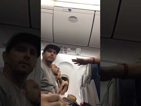 Delta Airlines ameaça família que recusa ceder lugar que pagou [vídeo]