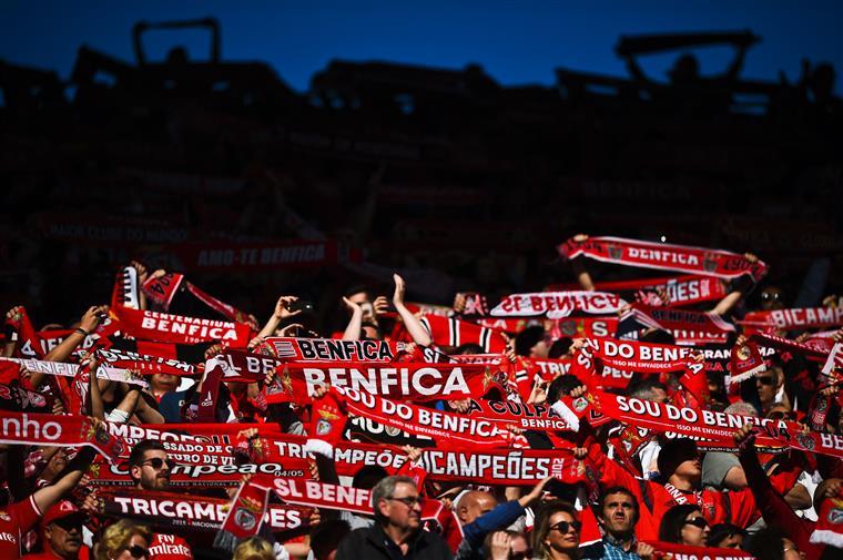 Cartaz que “reservava” Marquês para o Benfica foi retirado pela polícia