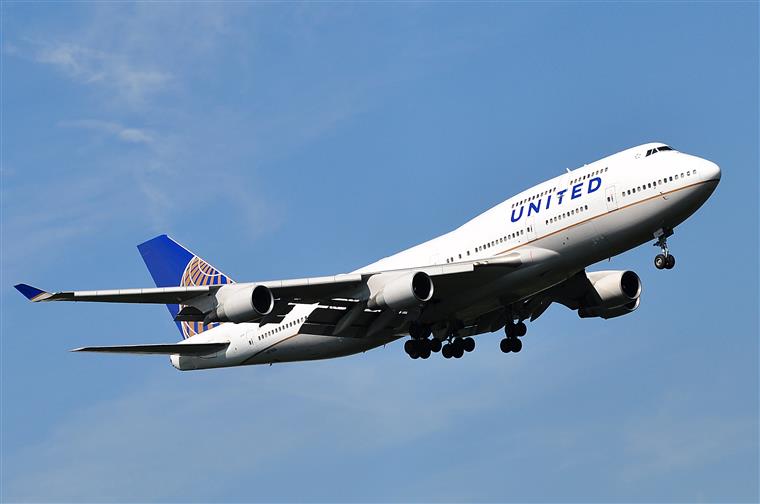 Homem processa United Airlines em mais de um milhão de dólares | VÍDEO