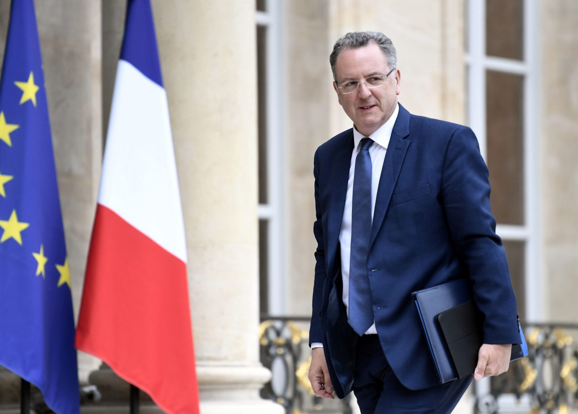 França. Justiça abre investigação preliminar a ministro de Macron