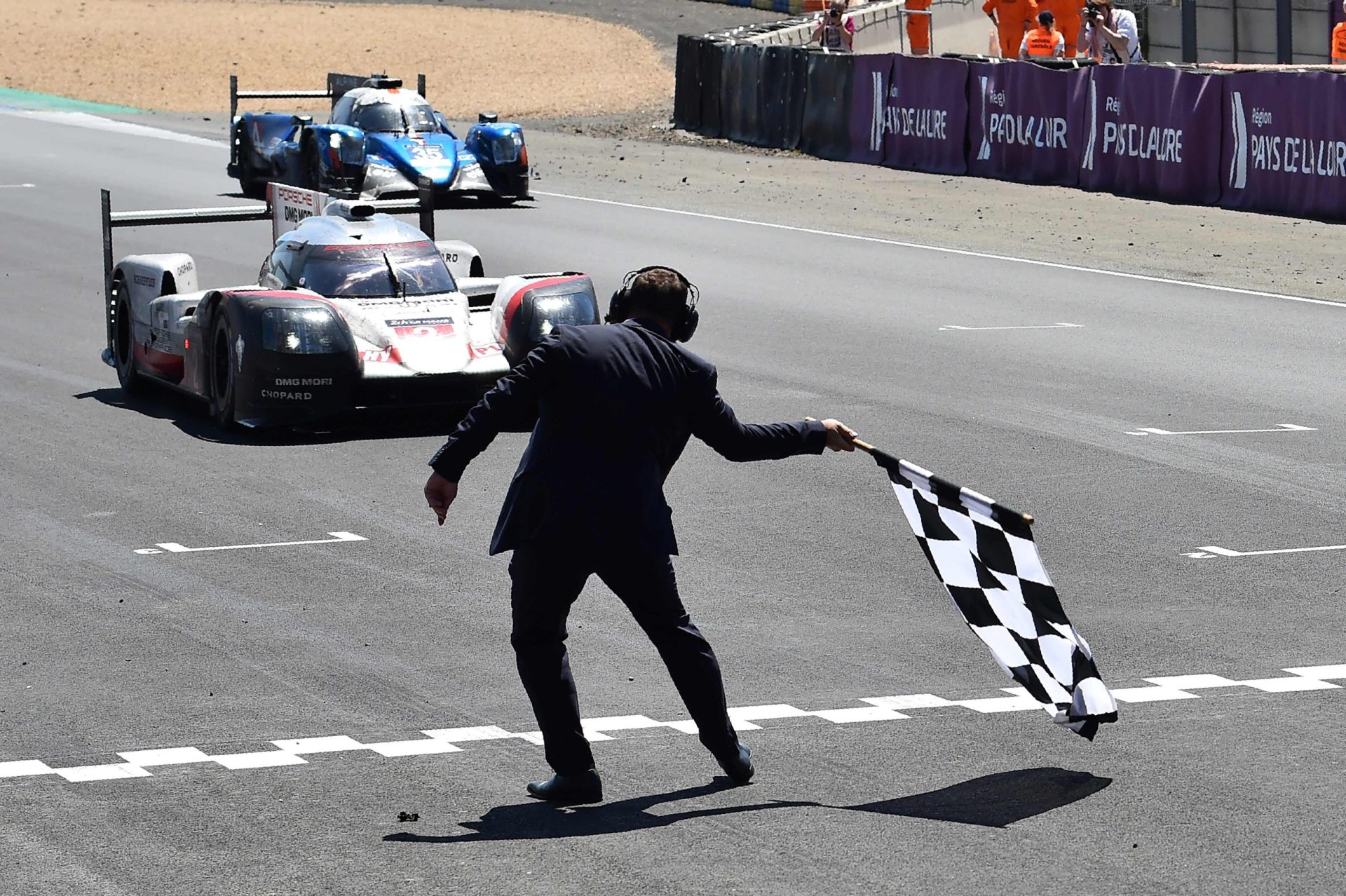 Porsche recupera 18 voltas e vence as 24 Horas de Le Mans. Toyota viveu novo pesadelo
