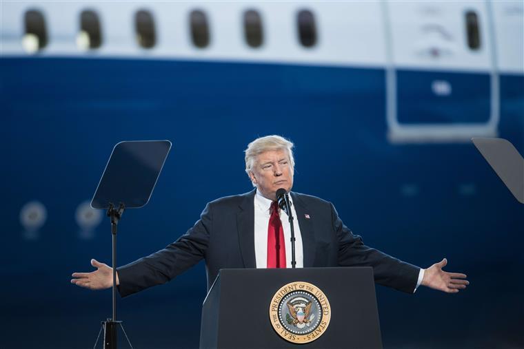 Trump propõe colocar painéis solares no muro da fronteira com o México