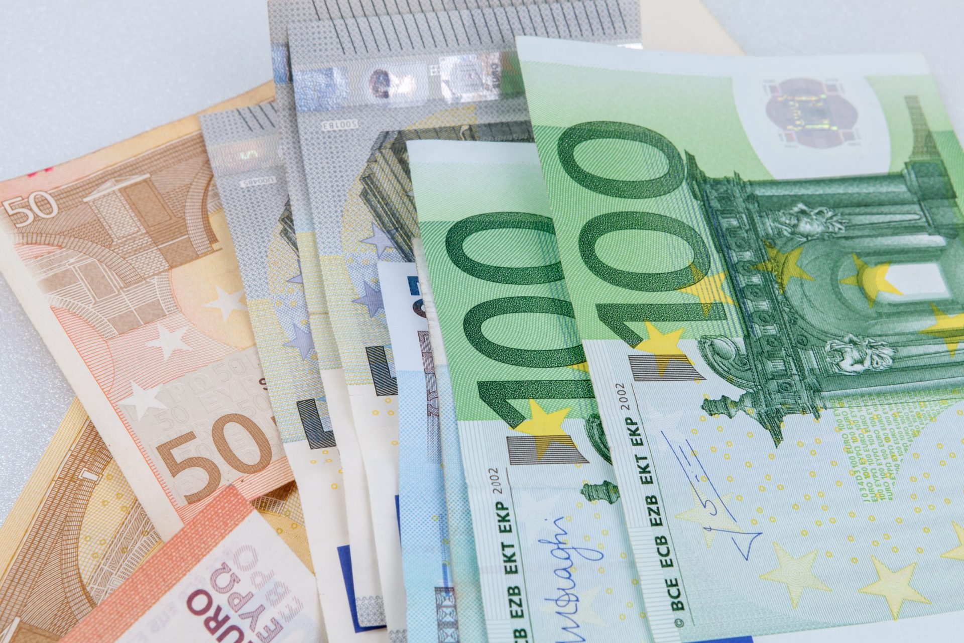 Arrumador de carros encontrou sete mil euros… e devolveu-os