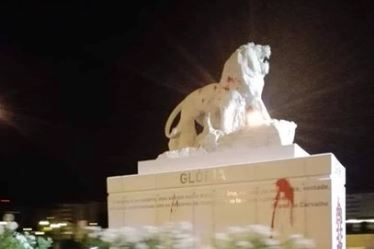 Estátua do leão em Alvalade foi vandalizada com tinta vermelha