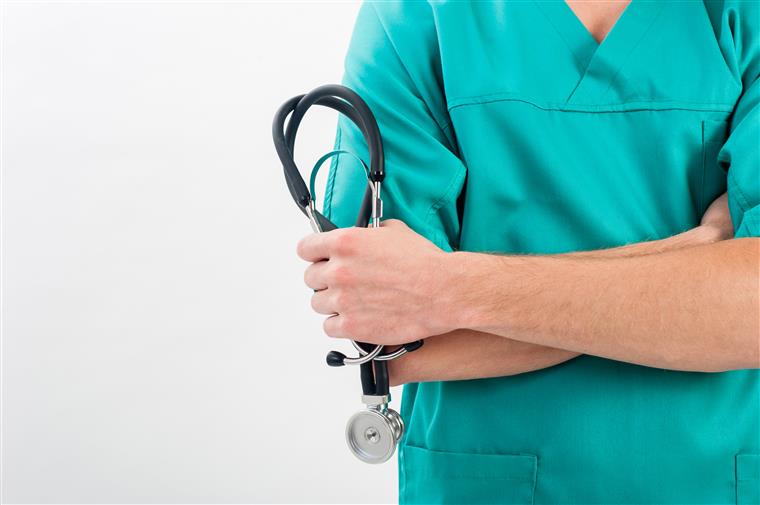 Enfermeiros ameaçam fazer greve se não forem remunerados