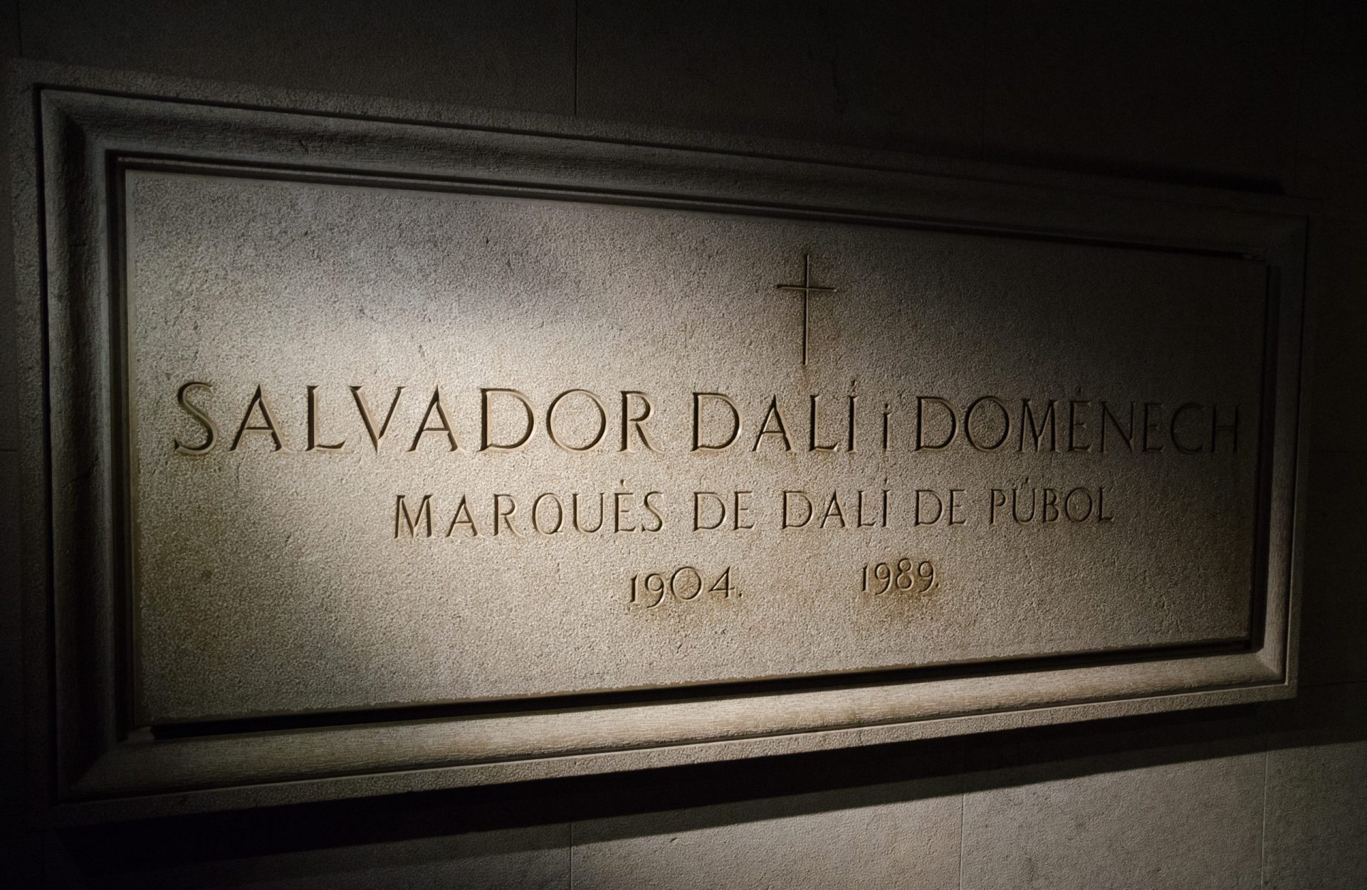 Cadáver de Dalí vai ser exumado a pedido de cartomante