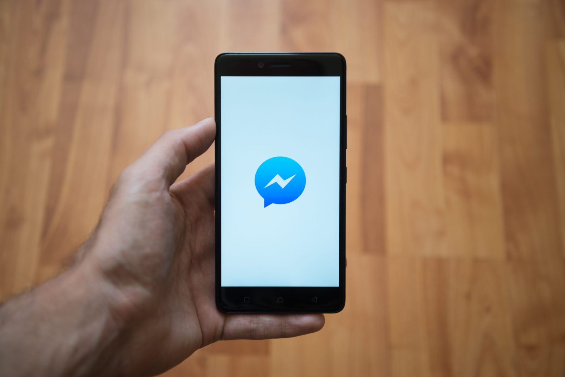 Facebook Messenger vai colocar publicidade no meio das conversas