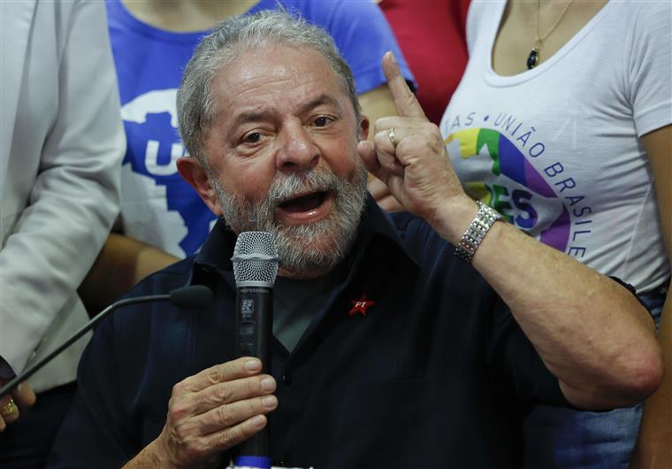 Lula da Silva condenado a nove anos e meio de prisão