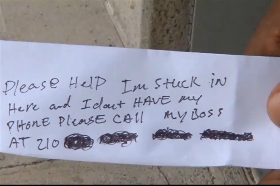 Homem fica preso dentro de multibanco e escreve bilhete a pedir ajuda