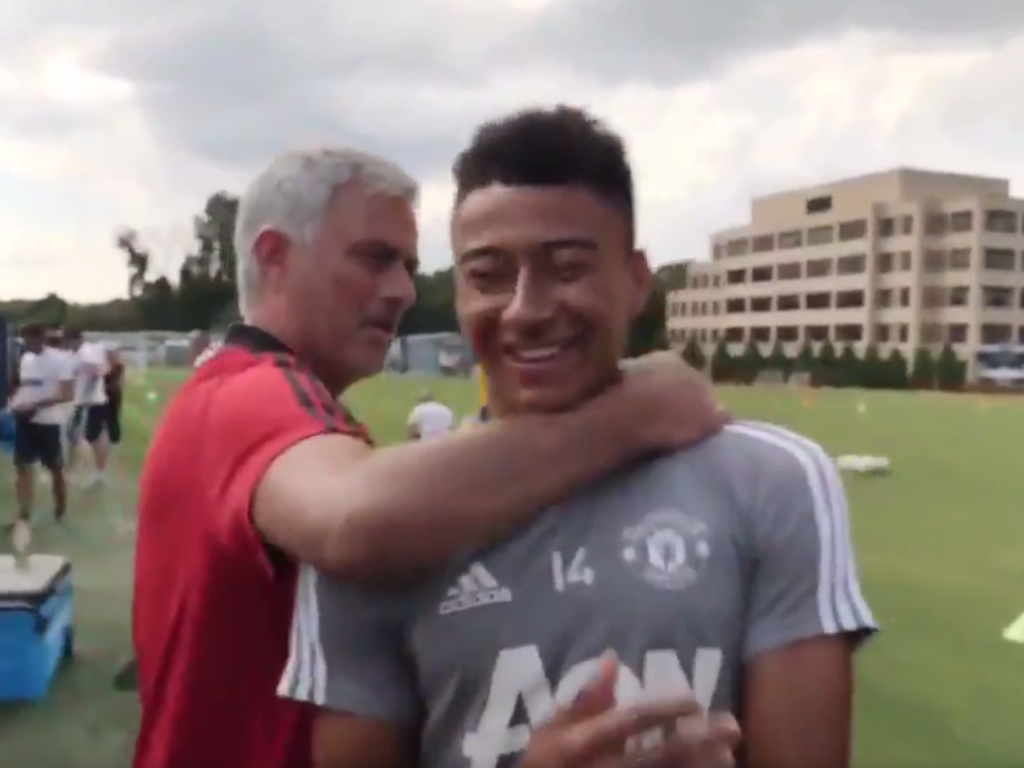 Mourinho faz “chave” a Lingard (com vídeo)