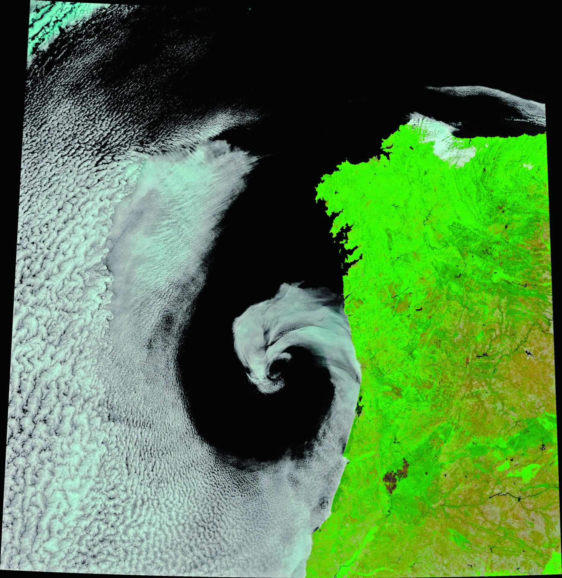 NASA fotografa ciclone na costa portuguesa