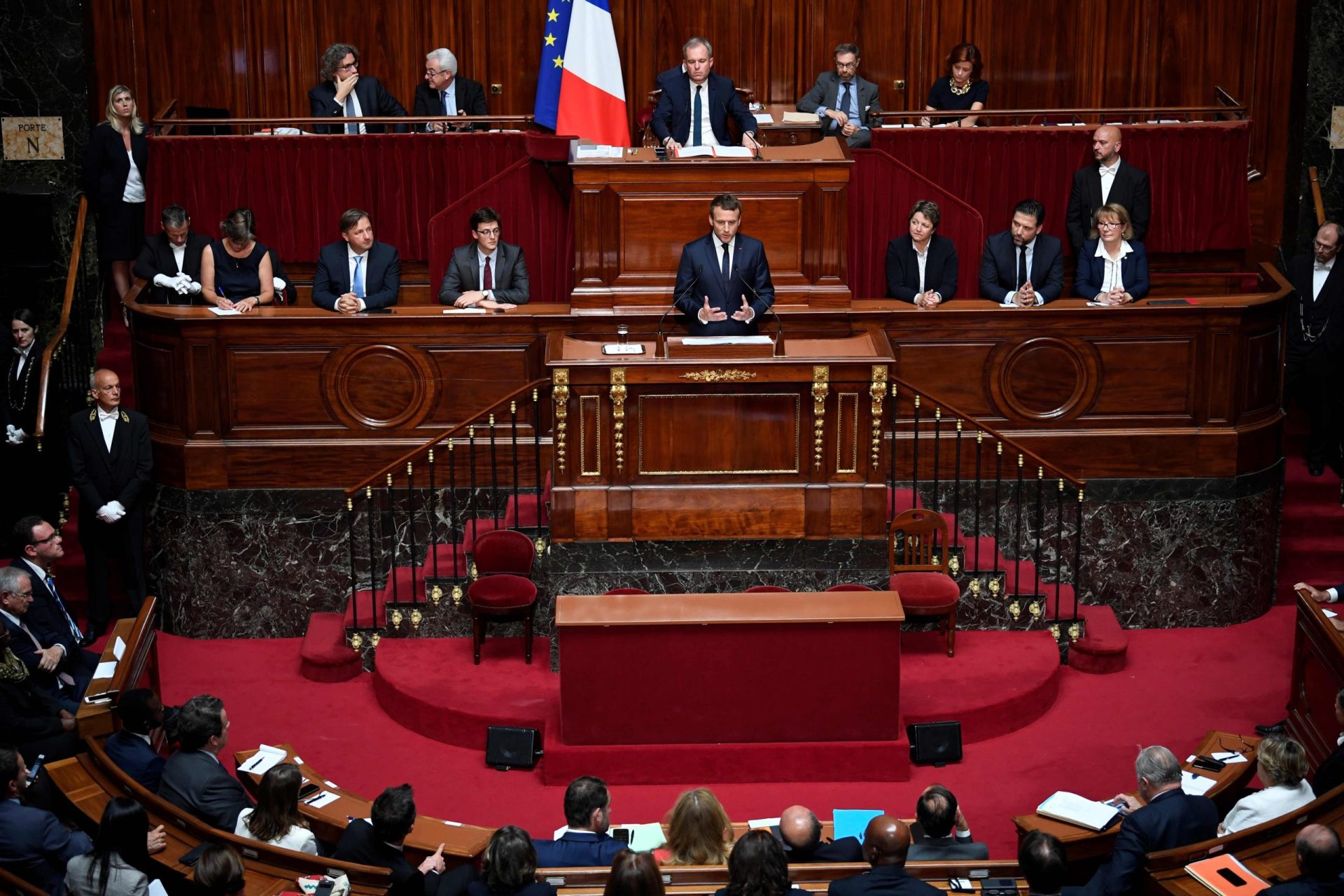 Macron apresentou planos para transformar a política francesa