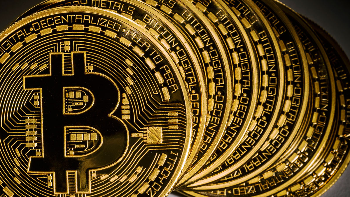 Bitcoin afunda para depois valorizar e atingir novos recordes