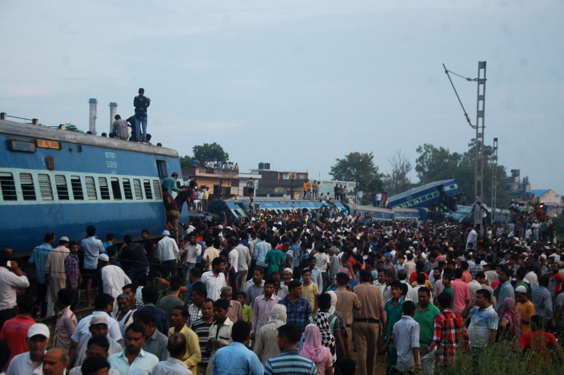 Índia. Descarrilamento de comboio faz 20 mortos