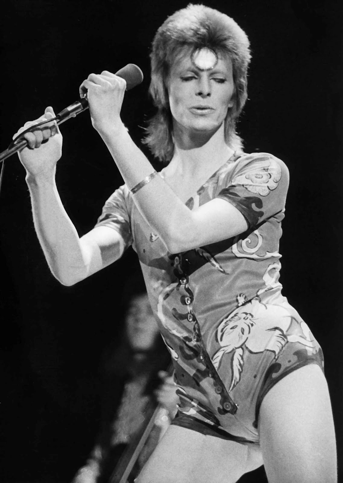A vida sexual “promíscua” de David Bowie vai ser contada em livro