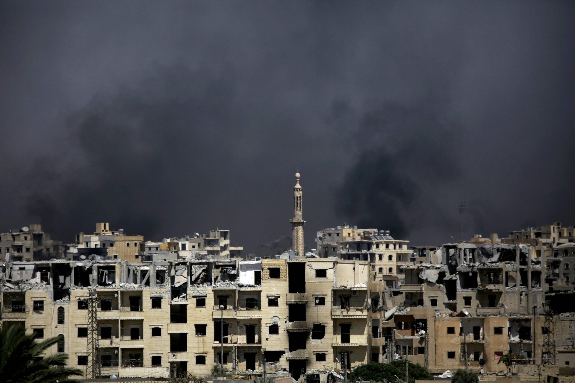 Síria. Bombardeamentos em Raqqa matam dezenas
