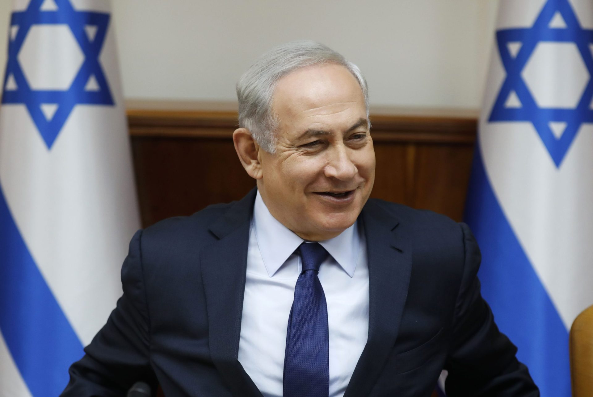 Israel. Netanyahu vê o cerco apertar-se