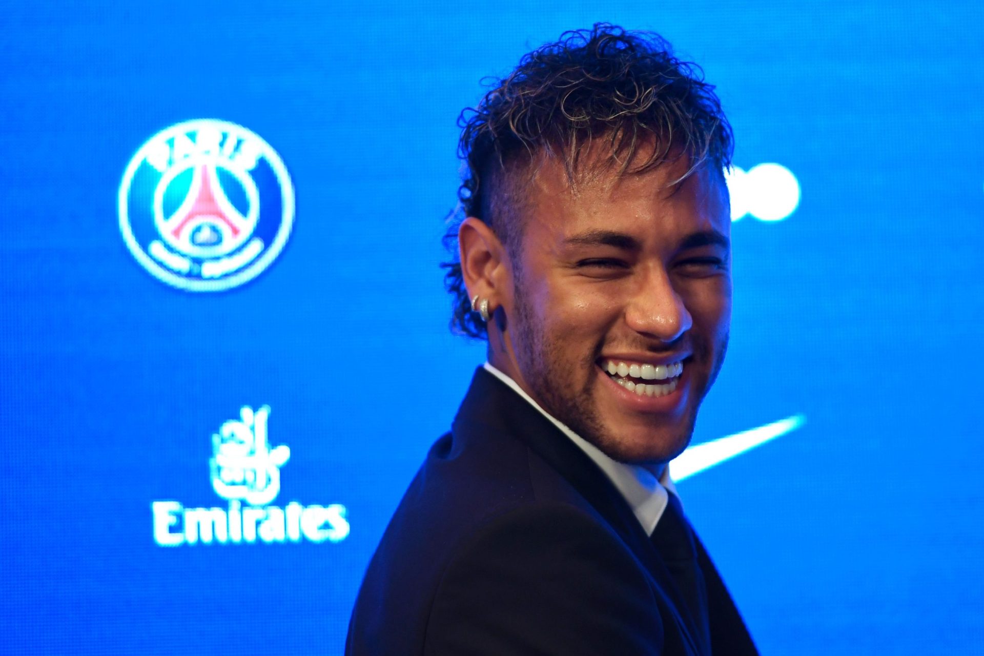 Neymar: “Nunca me movi por dinheiro”