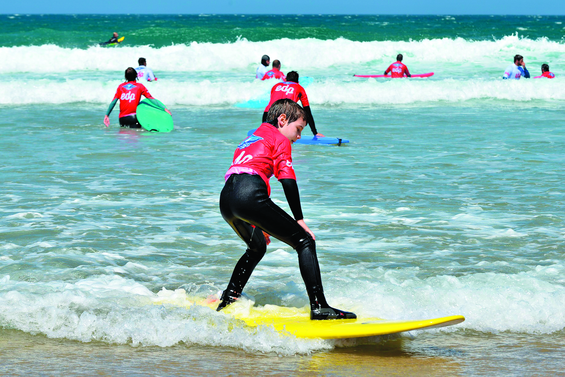 EDP oferece 1000 aulas de surf em sete praias portuguesas