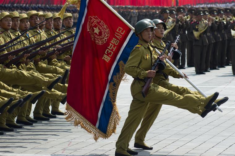 Contas de coreanos do norte suspensas na China