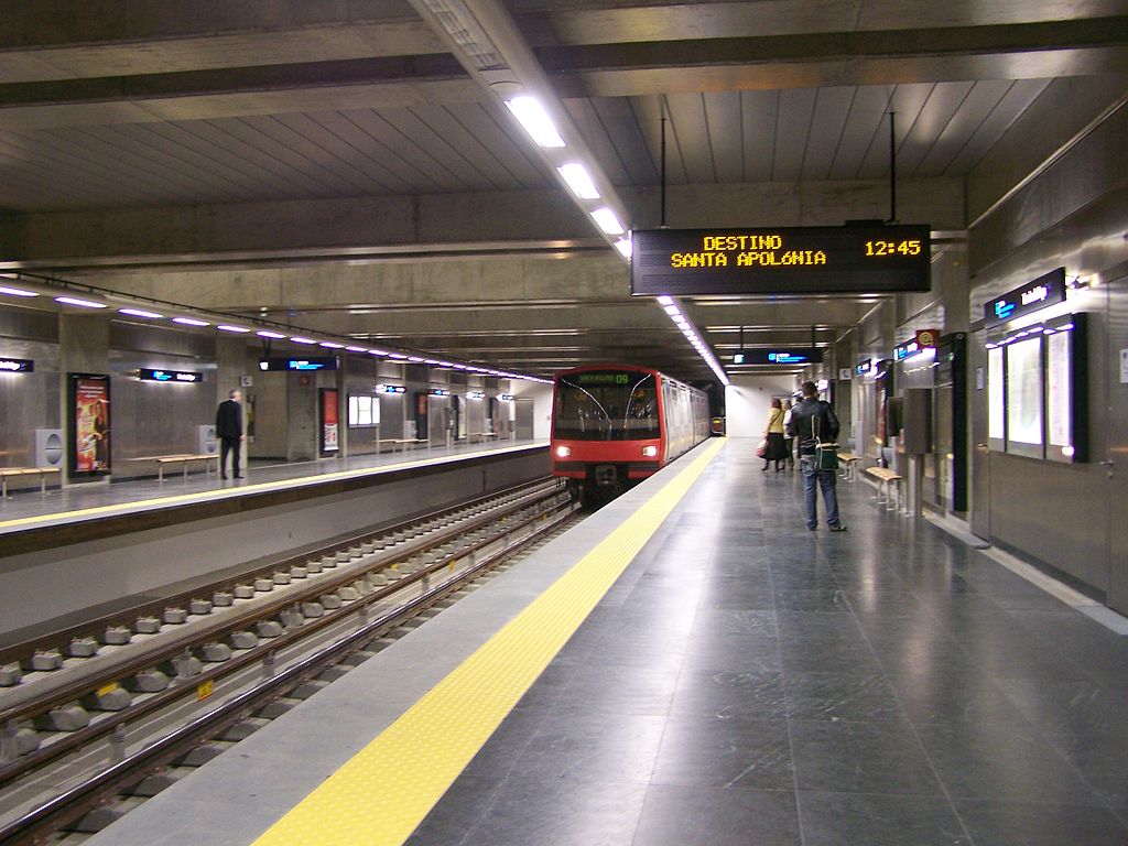 Metro de Lisboa com serviço reforçado a partir de segunda-feira